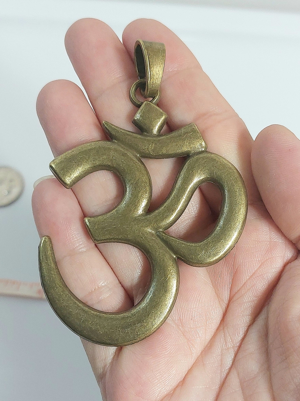 Om Aum Symbol Pendant Hinduism Hindu Collectible Bronze Tone Religious Symbol